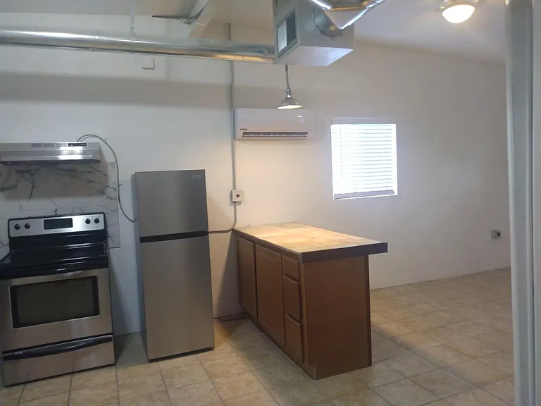 410 E Lohman Ave — Photo 6