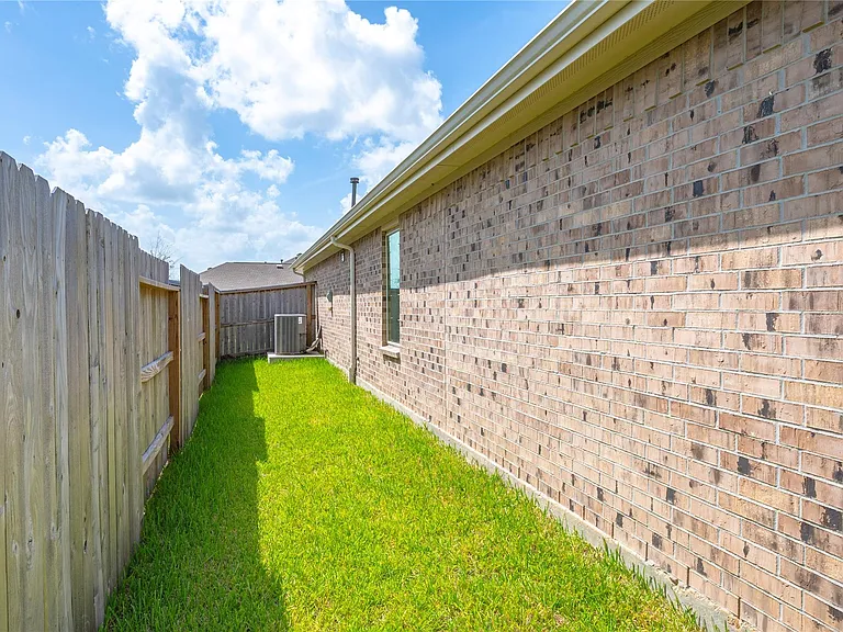 2805 Fountain Woods Dr — Photo 28