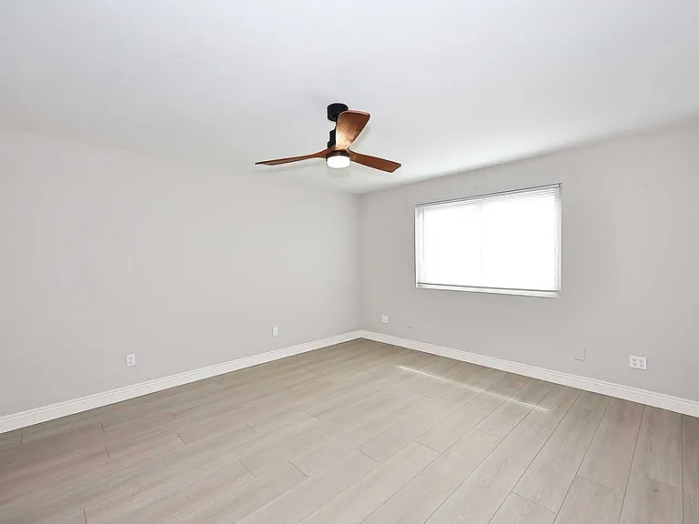 2131 E Geneva Dr — Photo 14