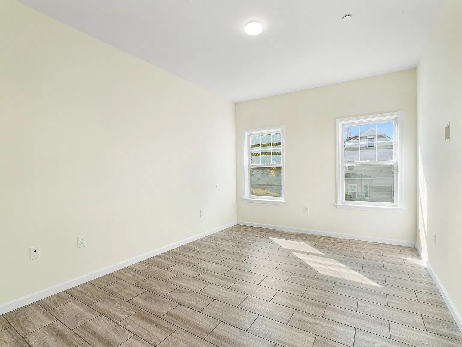 1 bed, 700 sqft, $2,300 — Photo 2