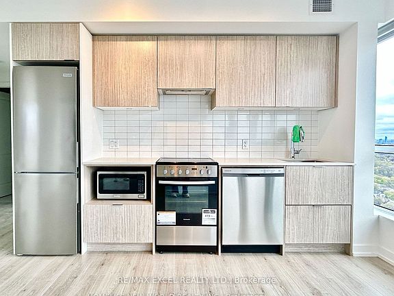 4th image of 395 Bloor St E #4110