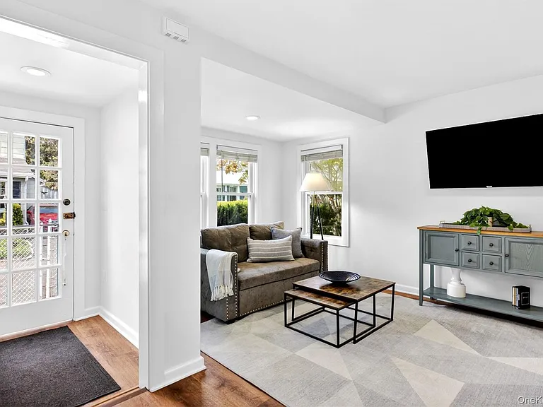 12 Smull Pl — Photo 2