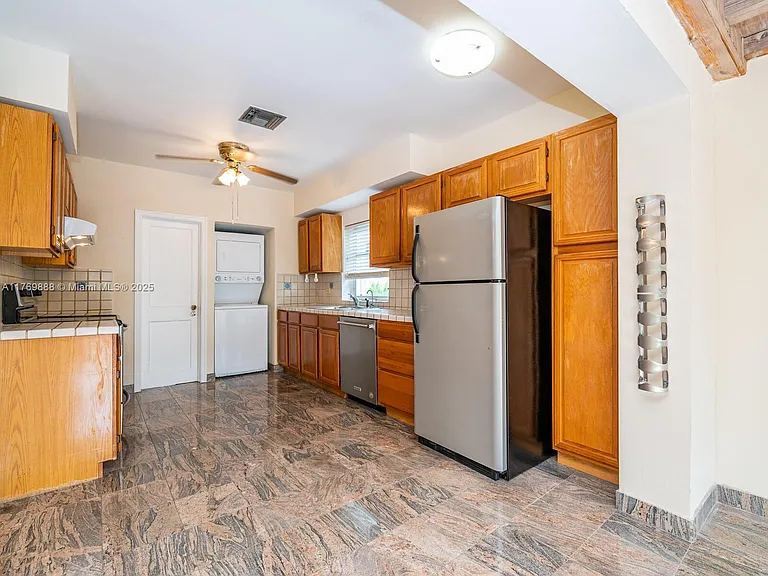 9441 Byron Ave — Photo 26