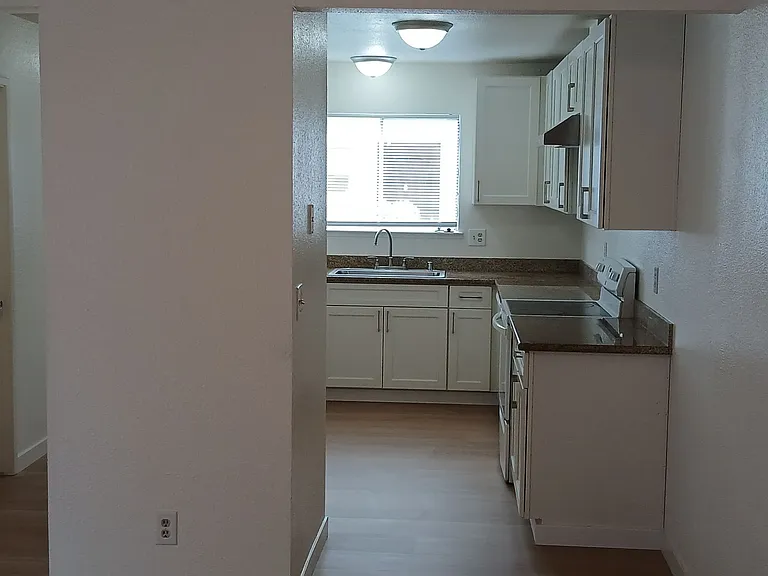 1940 Grande Cir #63 — Photo 11