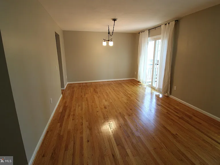 6055 Meyers Landing Ct — Photo 5