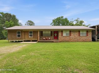 621 Flora Ave, Leakesville, MS 39451