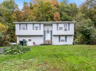 2372 Cornwall Dr, Macedon, NY 14502