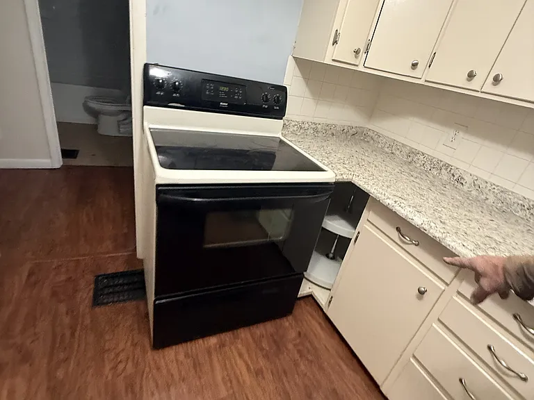 118 S Crysler Ave — Photo 6