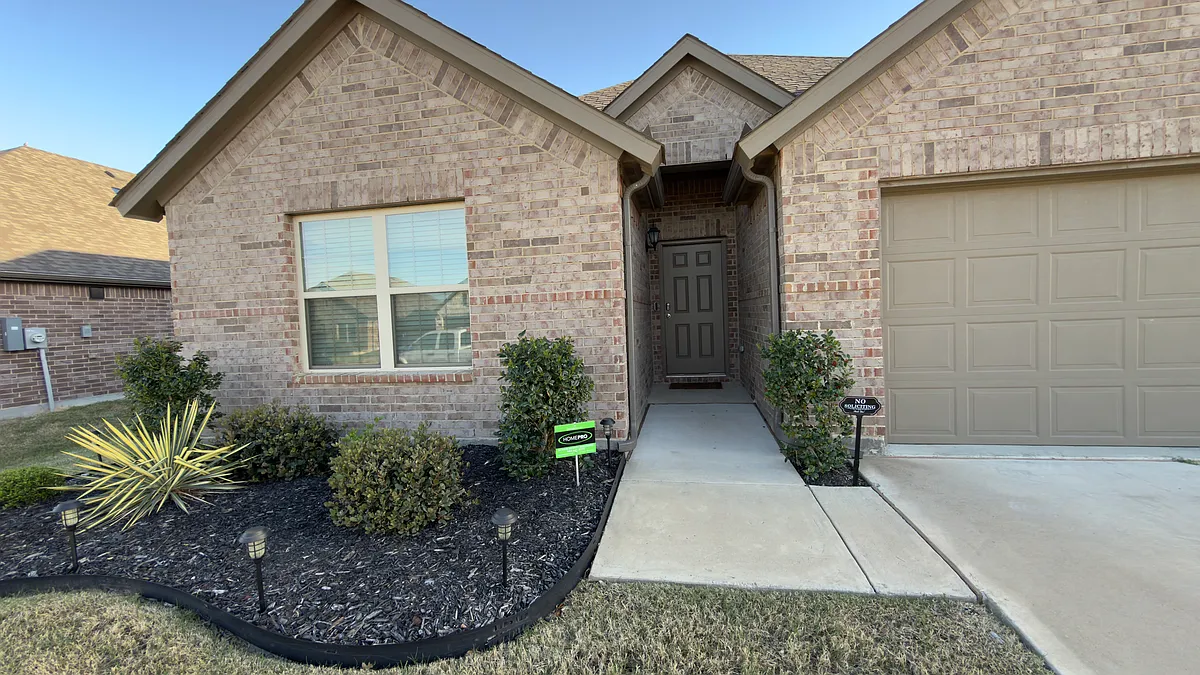 Front door - 1312 Hunters Ridge Dr