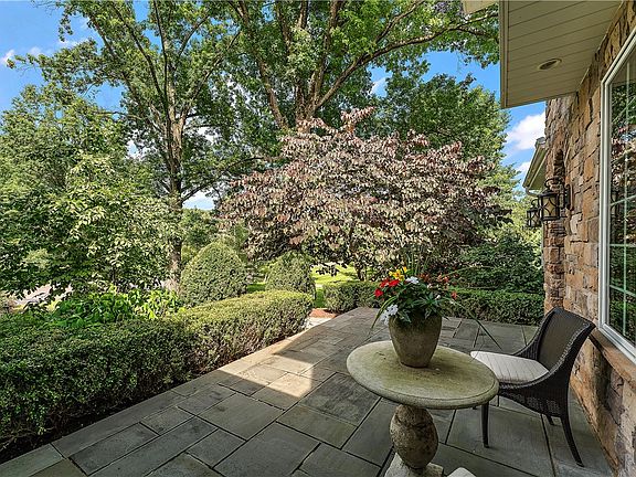 4th image of 135 Greenwood Rd