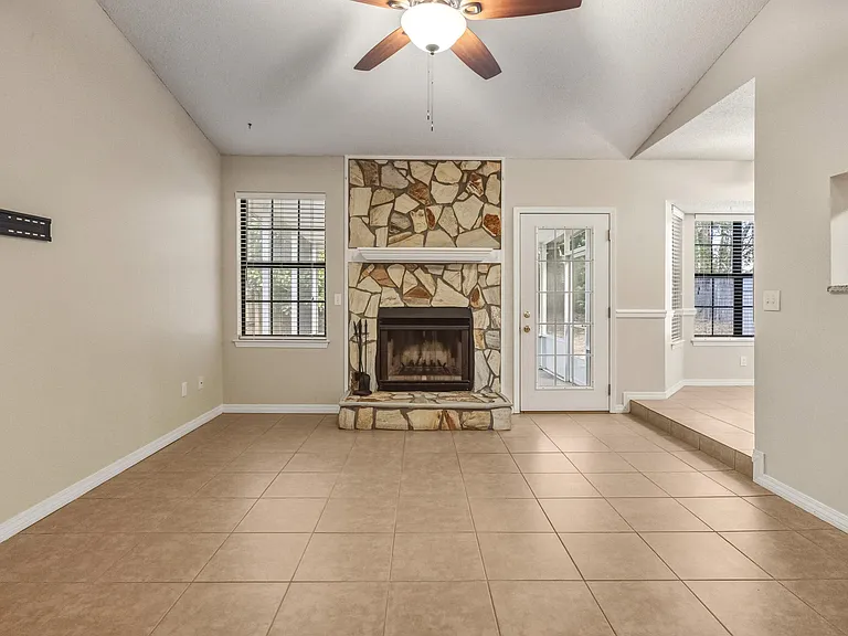 206 Esmond Ct — Photo 13