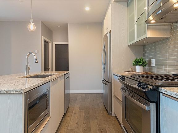 5th image of 1011 Burdett Ave #308
