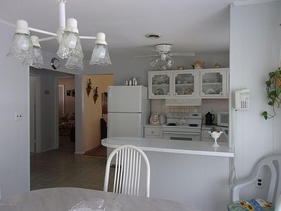 4th image of 20 Mount Kisco Dr