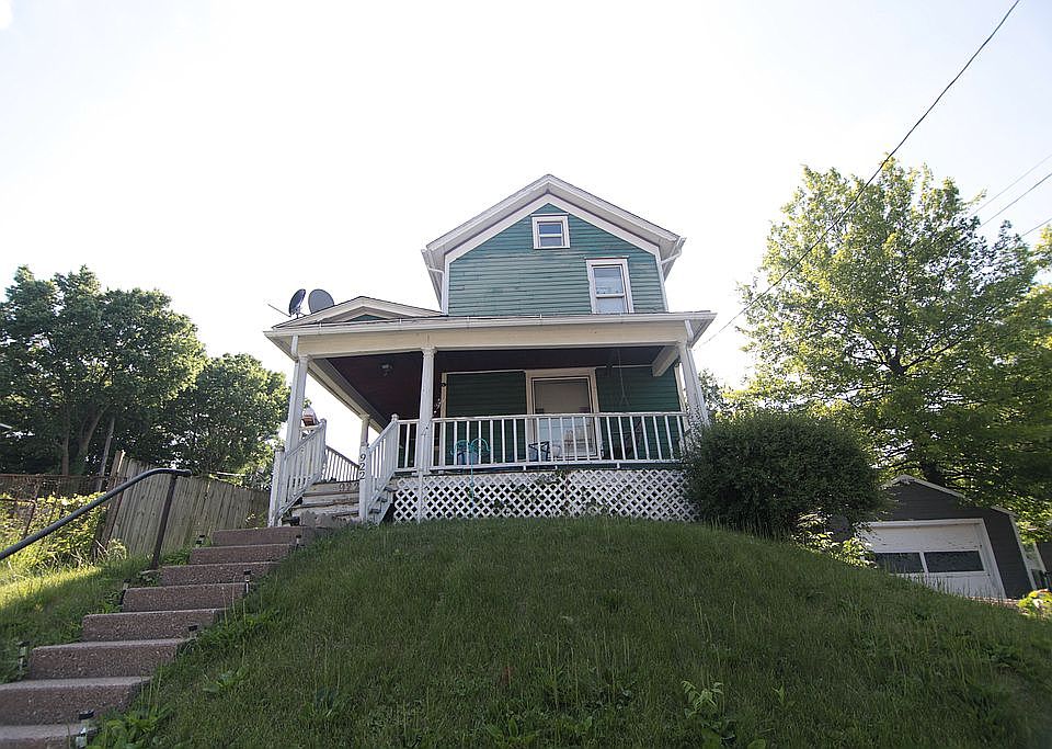 1st image of 922 Farnam St