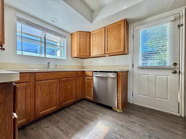 1091 & 1099 W Shepard Ln — Photo 9
