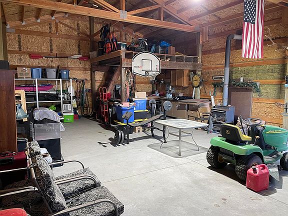 5th image of 2559 NE Cora Dr