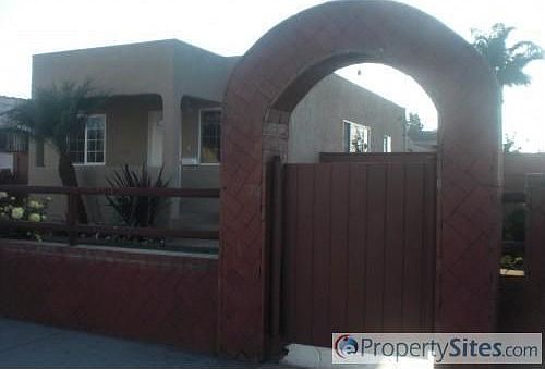 2nd image of 11101 S Grevillea Ave
