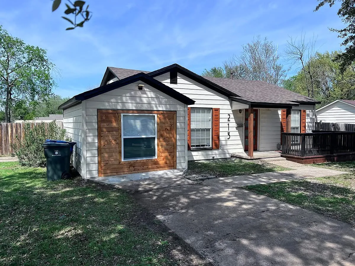 3 bed, 1200 sqft, $2,200 — Photo 1