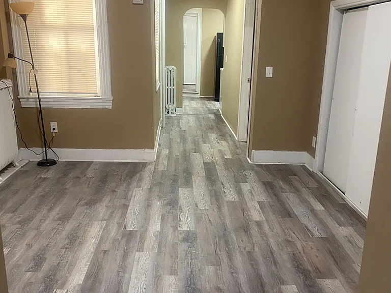 910 Ferry St — Photo 5