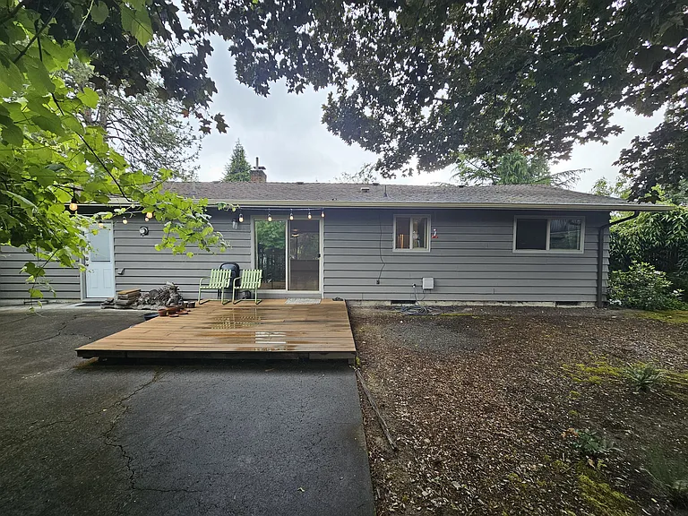 690 SW 130th Ave — Photo 44