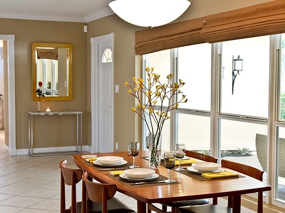 Chic dining