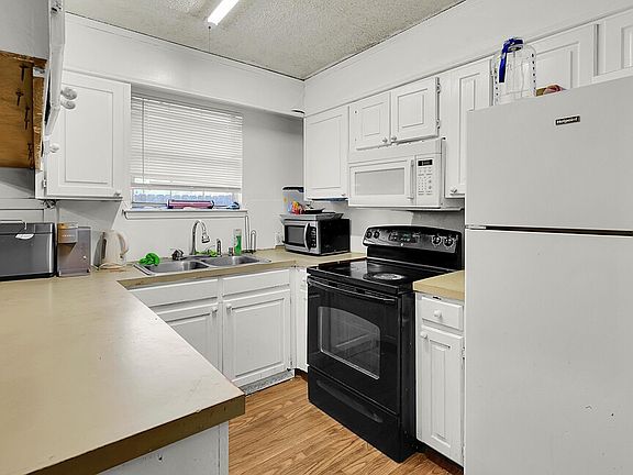 5th image of 2409 Macarthur Dr