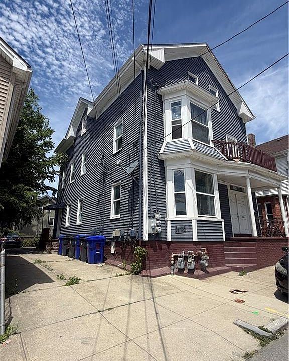 1st image of 10 La Vaughn St