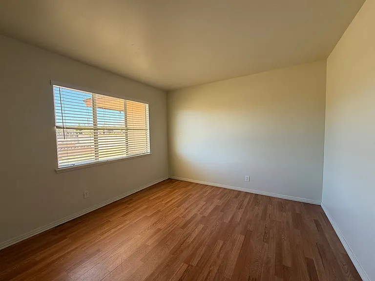 29205 Exeter St — Photo 41