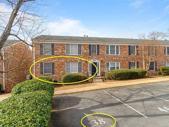 3rd image of 2527 Hydraulic Rd APT 38