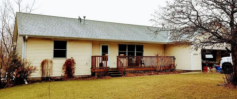 5 bed, 2.0 bath, 2450 sqft, $2,400 — Photo 3