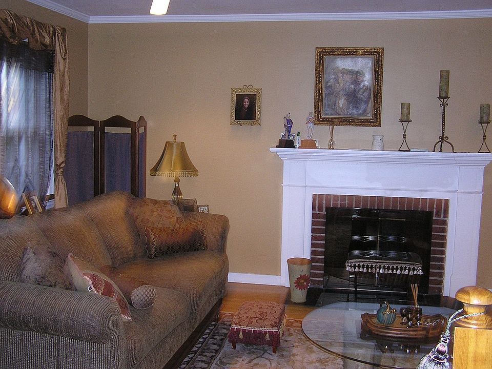 Living Room/Fireplace