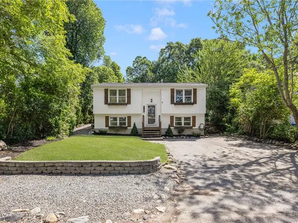 29 Pepper Bush Trl, Saunderstown, RI 02874