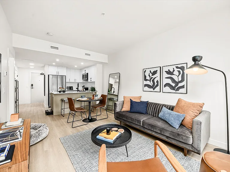 1131 Lawrence Ave — Photo 18