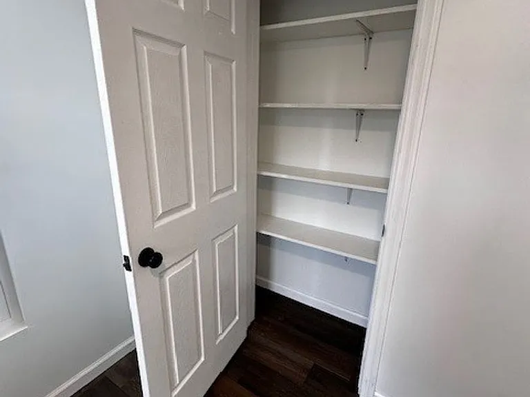 140 E Market St — Photo 9