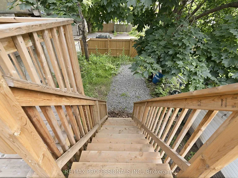 759 Barton St E #UPPER — Photo 22