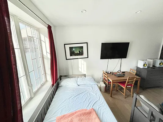 Rented by Delmark Realty LLC | media 19