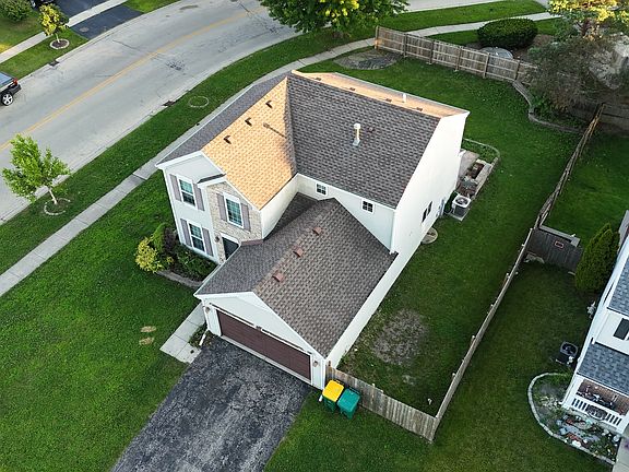4th image of 1011 Greenleaf Dr