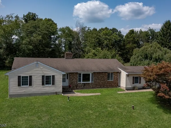 9 Plotts Rd, Hampton Twp., NJ 07860