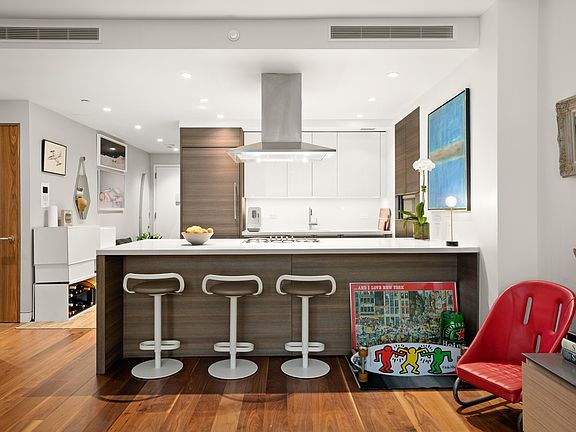 3rd image of 151 W 21st St APT 4A