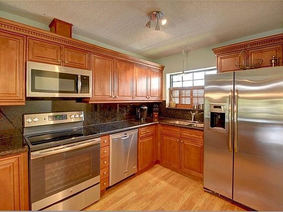 4th image of 725 Banks Road #725