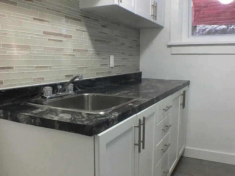 405 Elgin St — Photo 12