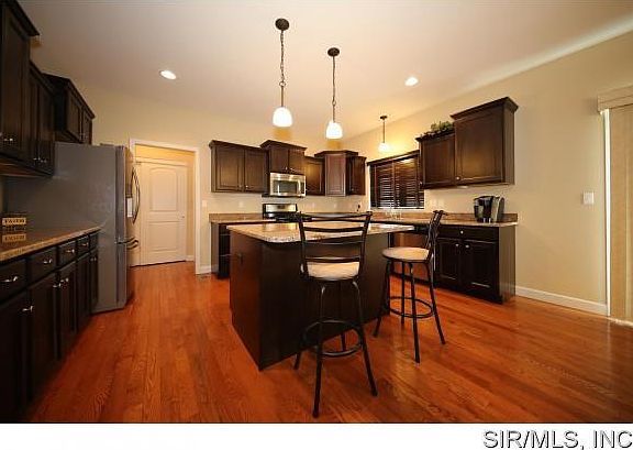 5th image of 709 Chatsworth Ct