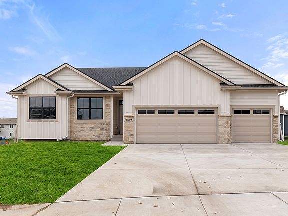 2nd image of 2505 NW Cedarwood Ct