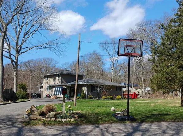 390 Shannon Blvd, Yaphank, NY 11980