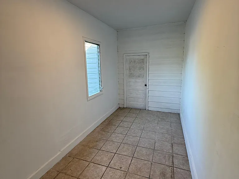 822 N Turner St — Photo 6
