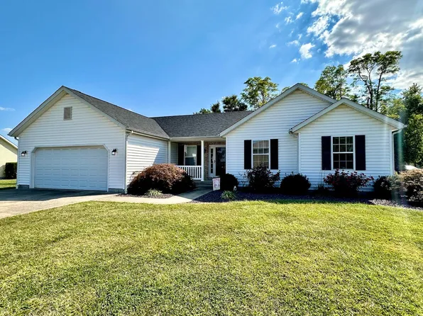 320 E 12th St, Flora, IL 62839