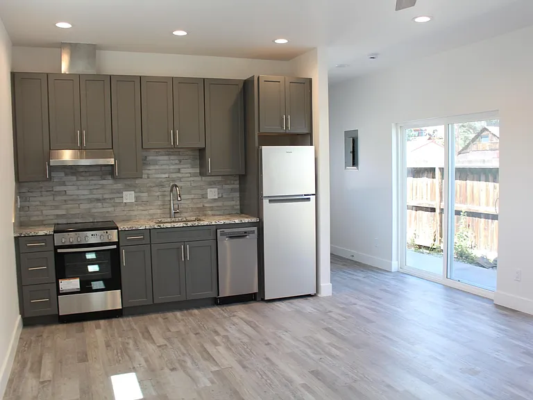 348 1/2 N F St — Photo 9