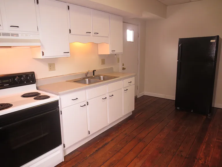 1114 Oregon Ave — Photo 3