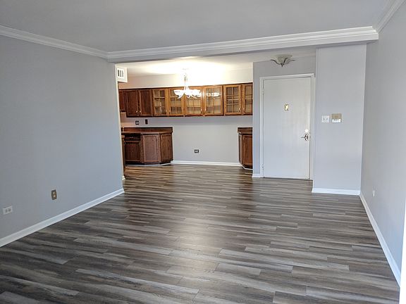5th image of 1503 N Windsor Dr APT 303