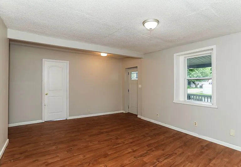 2404-2406 Vermont St #2406 — Photo 4